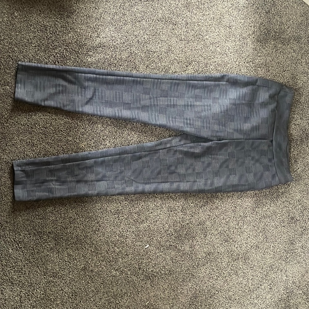 Womens dress pants. Size medium. Super comfortable. Only tried on, never worn